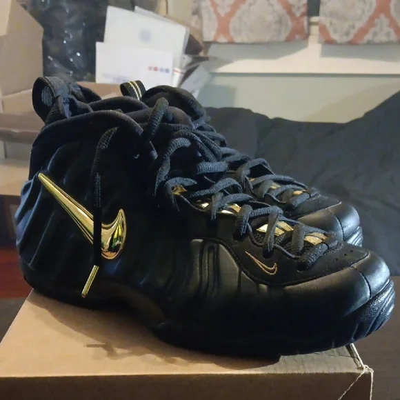 Nike Air Foamposite Pro (2018) Black Metallic Gold Mens 9 Womens 10.5 EUC - Picture 3 of 10